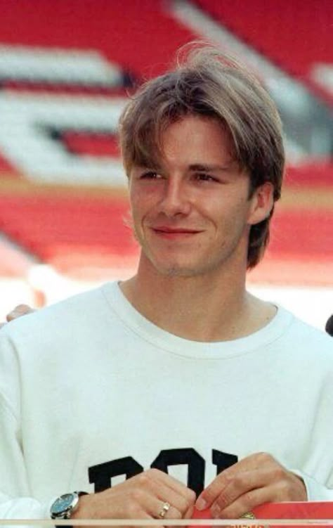 Young Beckham, Young David Beckham, David Beckham Hair, David Beckham Wallpaper, David Beckham Haircut, David Beckham Manchester United, David Beckham Football, Mens Haircuts Thick Hair, Beckham Haircut