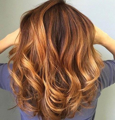 Caramel Hair Highlights, Auburn Balayage, Caramel Hair, Medium Curly Hair Styles, Hair Color Auburn, Auburn Hair, Summer Hair Color, Hair Color Trends, Blonde Balayage