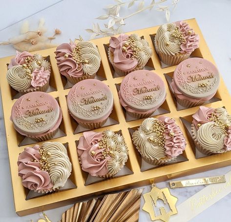 Eid Cupcakes Ideas, Eid Cake Ideas, Ramadan Cupcakes, Ramadan Cake, Eid Cakes, Eid Cupcakes, Eid Sweets, Eid Gift Ideas, Eid Cake