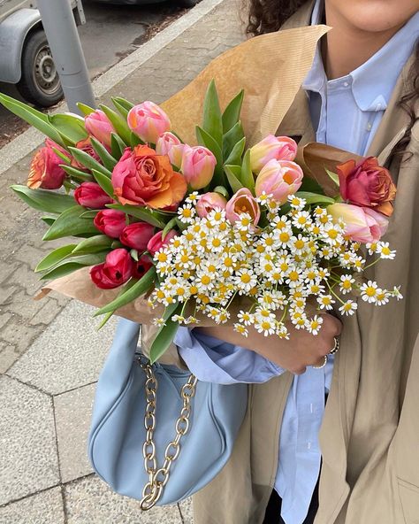 Bouquet Of Flowers, A Woman, Purse, Cars, Flowers, Blue