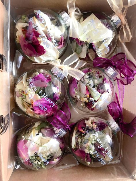 Perserving Flowers, Ribbon Writing, Bouquet Preservation Resin, Bridal Bouquet Preservation, Get Well Soon Flowers, Resin Block, Dried Flowers Diy, New Baby Flowers, Floral Preservation