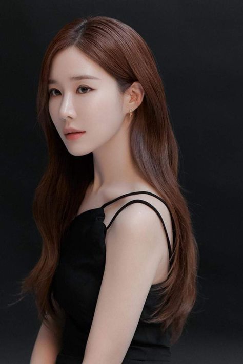 Yoo In Na, Clear Skin Face, Park Min Young, Korean Drama Movies, Chinese Hairstyle, Korean Actresses, Capped Sleeve Dress, Drama Movies, Face Skin