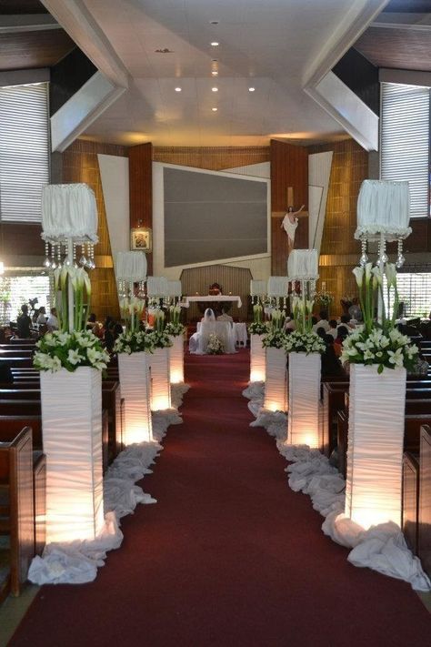 Wedding Pillar Decorations, Hotel Wedding Ceremony Decorations, Wedding Ceremony Decorations Indoor, Wedding Columns, Wedding Pillars, Wedding Ceremony Setup, Boda Diy, Wedding Entrance Decor, Indoor Wedding Ceremonies