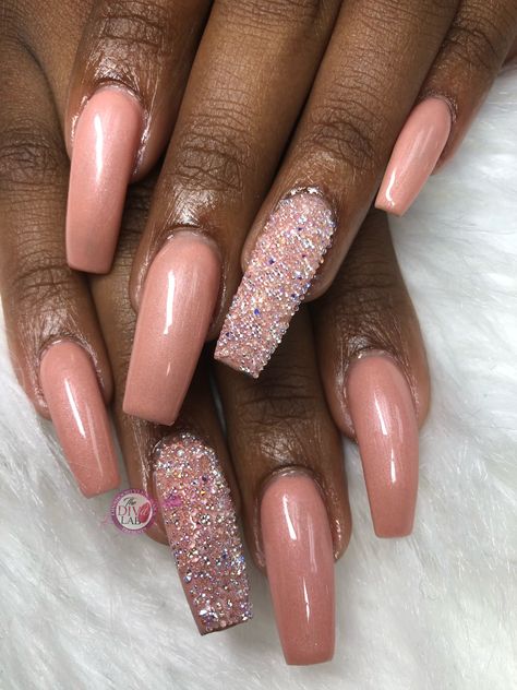 Nail art Pixie Crystal Nails, Design Nails 2023, Gem Makeup, Crystal Nail Art, Nail Gems, Nail Charm, Face Gems, Art Web, Design Nails