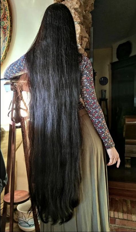 Long Hair Princess, Onion For Hair, Huge Hair, Long Hair Images, Extremely Long Hair, Long Silky Hair, Rapunzel Hair, Long Hair Pictures, Really Long Hair