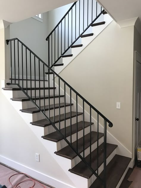 Black Iron Handrails For Stairs, Iron Railing For Stairs, Black Steel Stair Railing, Iron Rail Staircase, Iron Railing Stairs Indoor, Simple Iron Stair Railing, Black Stair Railing Metal, Black Wrought Iron Staircase, Vertical Black Metal Stair Railing