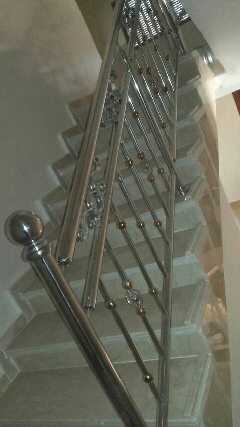 Steps Railing Design Indoor, Modern Stairs Design, Reling Design, Luxurious Staircase, Stainless Steel Stair Railing, Steel Stairs Design, درابزين السلم, Steel Stair Railing, Modern Staircase Design