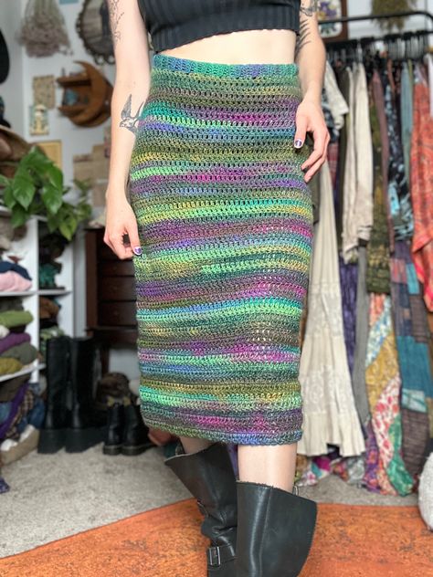 Crochet Midi Skirt Pattern, Long Crochet Skirt Pattern Free, Crochet Maxi Skirt Pattern Free, Midi Skirt Pattern Free, Hannah Drapinski, Mini Skirt Tutorial, Flowy Skirt Pattern, Maxi Skirt Pattern Free, Midi Skirt Tutorial