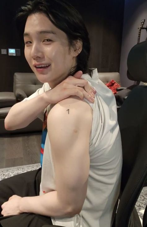 he said "HERE IT IS😤... 😏" #yoongi #tattoo #7tattoo 7 Tattoo, Shredded Body, Bts Tattoos, D Tattoo, Trending Shorts, Friendship Tattoos, Jin Bts, Hoseok Bts, Agust D