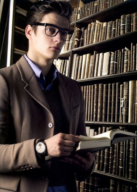 A smart, well-dressed, cute boy with glasses. Wish all guys dressed like this:) Nerdy Guys, Guys Read, Boy Boy, Foto Poses, Mens Glasses, Dracula, Well Dressed, Stylish Men, Male Models