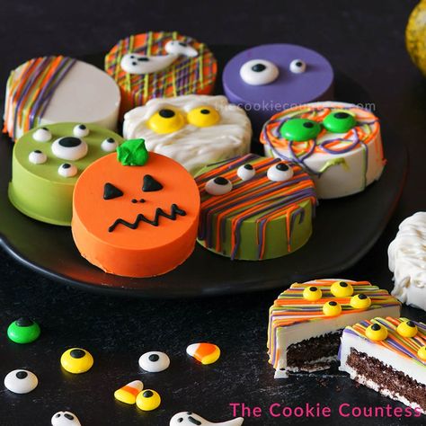 Fall Yummies, Covered Oreo Cookies, Candy Melt, Oreo Treats, Halloween Oreos, Cookie Countess, Halloween Cake Pops, Sandwich Cookie, Oreo Chocolate