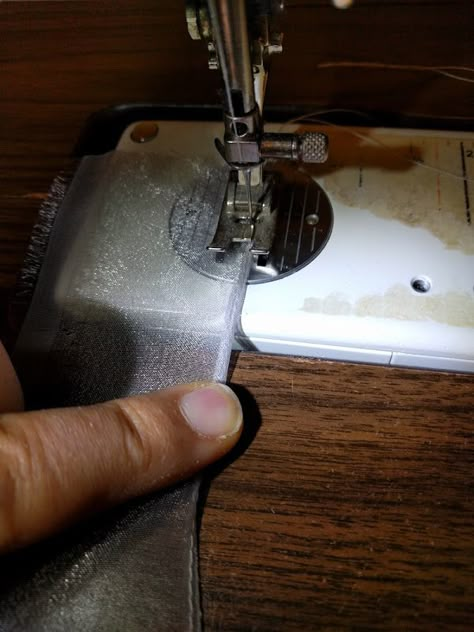 Some of you asked me to show how I achieve a narrow machine hem on a sheer fabric. I learned this technique back in the early 80s and I... Fabric Tutorial, Sewing Hems, Sewing Alterations, Sewing Tricks, Nitty Gritty, Diy Sewing Pattern, Sewing Leather, Sewing Lessons, Sewing Studio