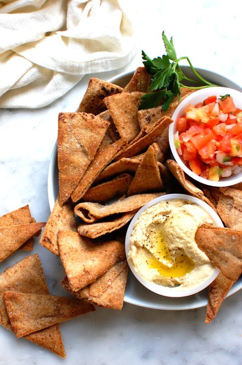 Homemade pita chips take all of 15 minutes to take and are the real deal, with just the right amount of olive oil and sea salt. Meet your new favorite crunchy snack. These are just like Stacy's pita chips, but homemade. Get the recipe for this fun, healthy, delicious homemade snack. . . . . . #homemade #pitachips #stacyspitachips #snackrecipes #footballfood #easyrecipes Hummus And Pita Chips, Hummus Snack, Homemade Pita Chips, Homemade Pita, Hummus And Pita, Healthy Snacks To Make, Appetizer Sandwiches, Yummy Meals, Bread Snacks