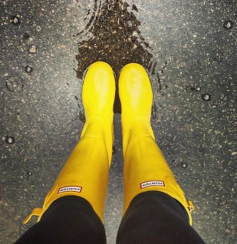 My wellies Welly Boots Aesthetic, Wellies Aesthetic, Yellow Wellies, Yellow Raincoat, Swag Shoes, Bride Shoes, Hunter Boots, Rainy Day, Street Fashion