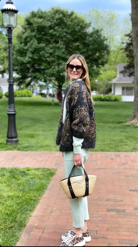 Olivia Palermo Sneakers, Olivia Palermo Street Style, Olivia Palermo Outfit, Estilo Olivia Palermo, Olivia Palermo Lookbook, Boots Long, Olivia Palermo Style, Cold Spring, Long Coats