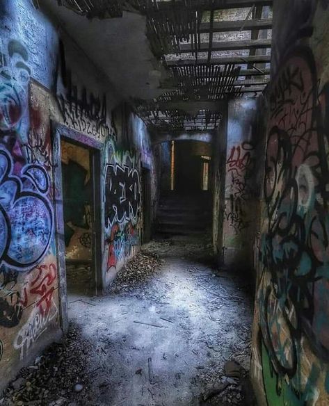 Underground Clothing, Apocalypse Aesthetic, Graffiti Photography, Christian Streetwear, Street Graffiti, Grunge Photography, Abandoned Buildings, Street Art Graffiti, City Aesthetic