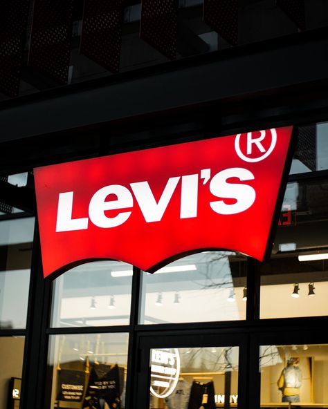 A levi's store sign is lit up at night photo – Free Levi's Image on Unsplash Levis Store, Yosemite Park, Store Sign, Architecture Modern, Night Photo, Night Photos, City Wallpaper, Logo Sign, Modern Urban