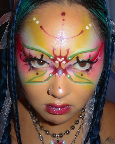 1,2 or 3??? swipe for 👁️👄👁️ me 🤝 makeup maximalism Artistry Makeup Looks, Maximalism Makeup, Eyeliner Makeup Aesthetic, Funky Makeup Looks, Creative Makeup Looks Inspiration, Decora Makeup, Eccentric Makeup, Quirky Makeup, Weird Makeup