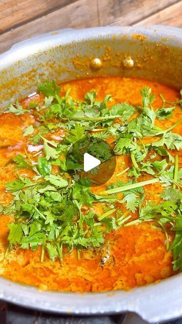 Shindhuja oliver on Instagram: "15 mins chicken kolambu best side dish for idli dosa poori chapati n rice let’s start cooking 🧑‍🍳 happy Sunday #reels #instafood #foodporn #cooking #easycooking #recipeoftheday #instantcooking #simplecooking #chickenrecipes #chickencurry #chickenkolambu #sidedishrecipes #momslife #homechef #foodiesofinstagram
Ingredients...
1/2 kg chicken 
Coconut 2 to 3 pieces 
Garlic pearls 10
Ginger small 
Coriander 1 tbsp 
Sombu 1tbsp 
Kasakasa 1tbsp 
Dry red chilli 2
Pudhina 
Sesame oil 2tbsp
All spices 
Onion 2
Green chilli 2
Turmeric powder 1 pinch 
Garam masala 1tbsp 
Chicken masala 1tbsp 
Pepper powder 1tbsp 
Kolambu milagai thool 2tbsp 
Salt to taste 
Curd 1 small cup 
Water as per your requirement 
Tomato 3 puree
Cooker whistle 3" Chicken Coconut, Best Side Dish, Idli Dosa, Chicken Masala, Turmeric Powder, Pepper Powder, Green Chilli, Chapati, Red Chilli