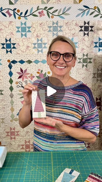 Edyta Sitar on Instagram: "Ready to make some Mini Pinehurst trees with me? 🌲 

✨Mini Pinehurst pattern and acrylic templates available on our website
🧵Check out our full tutorial on YouTube 

#laundrybasketquilts #edytasitar #makersgonnamake #quiltinglove #quiltpattern #quiltlove #quiltingismytherapy #quiltdesign #quiltingfabric #blue #quiltapplique #quiltblock #handquilting #fabricscraps #sewing #quilts #quiltersofinstagram #patchwork #quilter #fabriclovey"