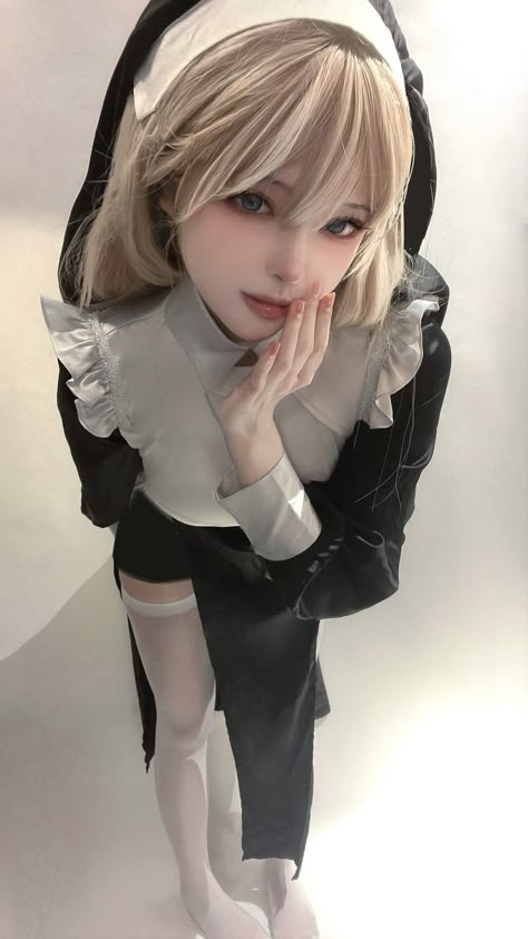 Nun Pose Reference, Nun Cosplay, Cosplay Cute, Kawaii Cosplay, Maid Outfit, Human Poses, Amazing Cosplay, Cute Cosplay