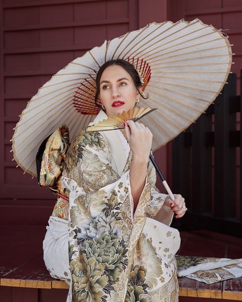 “Kimono photoshoot 📸 This season I took so many beautiful photos of ladies in kimonos, but this is one of my favourites 💕 Beautiful Anna @annatekuch so perfectly got into her role 💃 What do you think? 💭 And of course, having the right kimono is doing a great part! 👘 Was working with this kimono shop this season and it’s amazing. @kimonorental_ann 🌸”. #WhiteKimono #KimonoFashion #KimonoPhotoshoot #Katana #FashionEditorial #TokyoPhotographer #JapaneseFashion #TraditionalFashion #KimonoOutfit #... Kimono Photoshoot, Samurai Fashion, Kimono Aesthetic, Japanese Wedding Dress, Japanese Fashion Trends, Kimono Outerwear, Origami Dress, Modern Kimono, Kimono Outfit