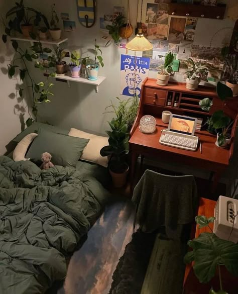 Lots Of Plants, Cozy Room Decor, Minimalist Room, Pretty Room, Dreamy Room, Room Makeover Bedroom, Dream Room Inspiration, Room Makeover Inspiration, Cozy Room