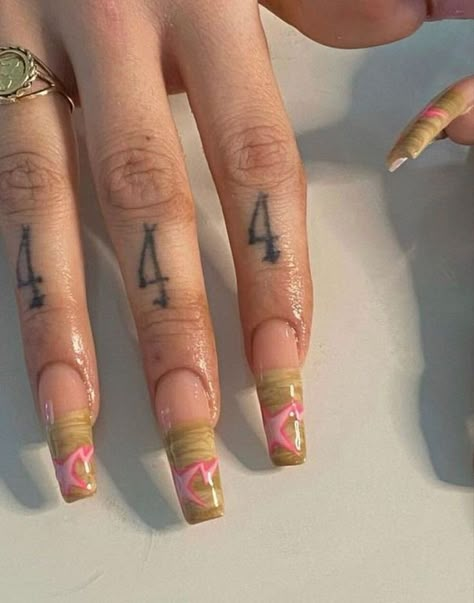 444 Finger Tattoo, Tattoo Designs Symbols, Wedding Rings For Couples, Rings For Couples, Finger Tats, Tattoo Meanings, Finger Tattoo Designs, Black Girls With Tattoos, Finger Tattoo