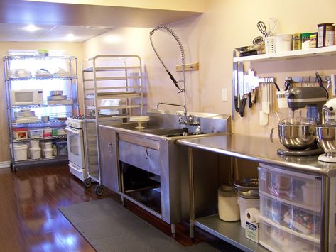 Small Bakery Setup, Small Bakery Setup Ideas, Small Home Bakery Kitchen Design, She Shed Bakery, Cake Shop Design Interior Small Bakery, Small Bakery Kitchen Layout, Small Bakery Kitchen, Small Commercial Kitchen Design, Small Restaurant Kitchen Design