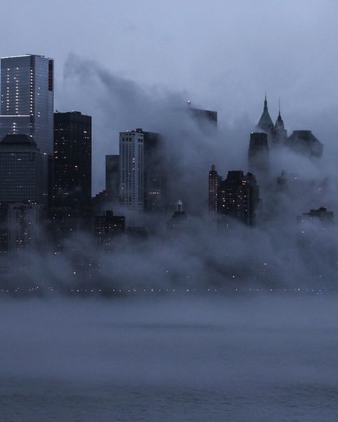 #fog #freezing #mist #water #atmosphere #sky #morning #sea #archillect Violet Aesthetic, Foto Art, Concrete Jungle, Aesthetic Colors, Jolie Photo, Purple Aesthetic, City Skyline, Blue Aesthetic, Metropolis