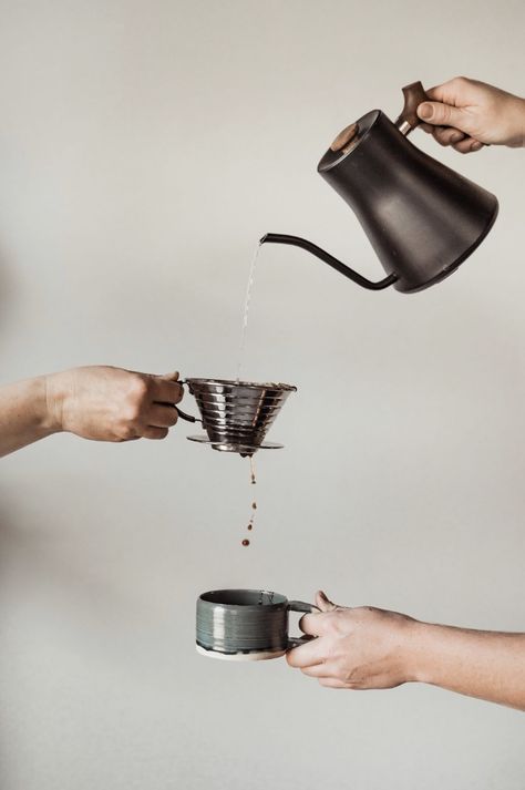 Coffee Brewing Photography, Brewing Coffee Aesthetic, Coffee Brewing Aesthetic, Creative Coffee Photography Ideas, Starbucks Cup Tumblers, Coffee Product Photography Ideas, Fellow Kettle, Kitchen Product Photography, Coffee Photography Ideas