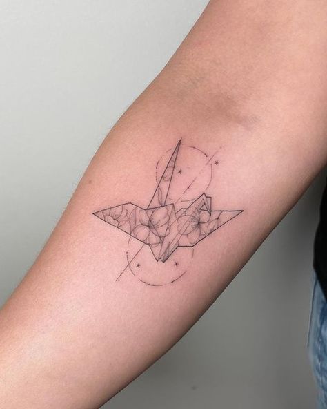 Paper Crane Tattoo Design, Fine Line Paper Crane Tattoo, Origami Paper Crane Tattoo, Fine Line Crane Tattoo, Paper Crane Tattoos, Japanese Fine Line Tattoo, Crane Tattoo Japanese, Origami Crane Tattoo, Paper Crane Tattoo