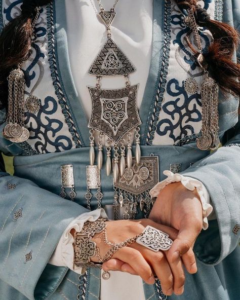 Kazakh Clothing, Kazakh Art, Kazakh Culture, Kazakh Style, Ethno Style, Caspian Sea, National Clothes, Fire Fits, Random Image