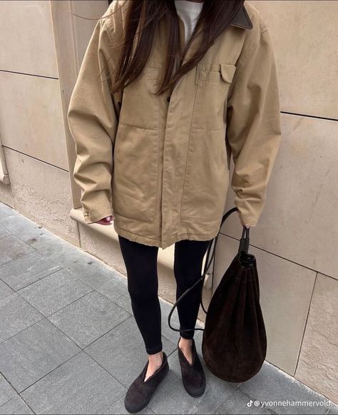 Canvas Jacket Outfit, Work Jacket Outfit, Carhartt Jacket Outfit Woman, Opera Outfits, Scandinavian Fashion Women, Europe Winter Fashion, Utility Jacket Outfit, Jacket Outfit Women, Fashion Trend Forecast