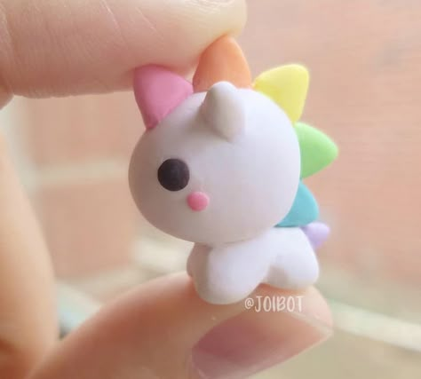 Clay Unicorn Diy, Unicorn Clay Art, Clay Cartoon, Clay Unicorn, Clay Diys, Fimo Kawaii, Instagram Doodle, Polymer Creations, Rainbow Friend