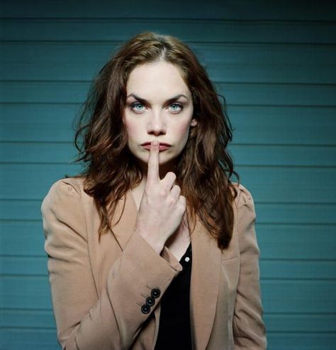 Ruth Wilson as the villainous Alice Morgan on BBC's Luther... Alice Morgan, Marisa Coulter, Mrs Coulter, Intj Women, Ruth Wilson, Traveling Europe, Dark Materials, Trendy Boy Outfits, His Dark Materials