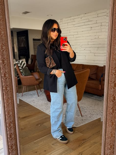 Blazer Wide Pants Outfit, Suit Jacket Outfits For Women With Jeans, Professional Graphic Tee Outfit, Casual Friday Teacher Outfit Jeans, How To Style Oversized Clothes, Jumper With Blazer Outfits, Flannel Outfits For Work, Blazer Outfit Concert, Casual Oversized Blazer Outfits