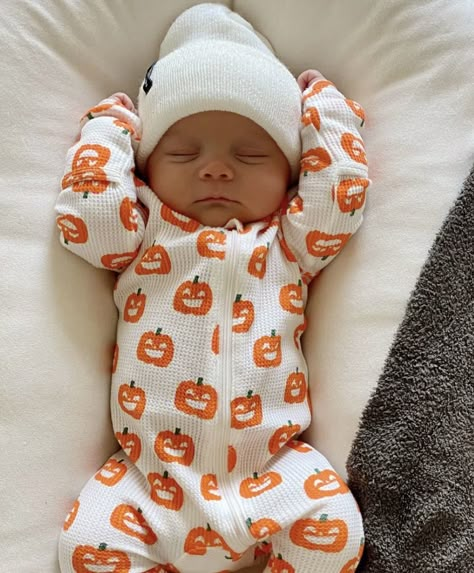 Romper Fall, Fall Bodysuit, Baby Halloween Outfits, Fall Baby Clothes, Babies First Year, Holiday Baby, Pumpkin Print, First Halloween, Fall Baby