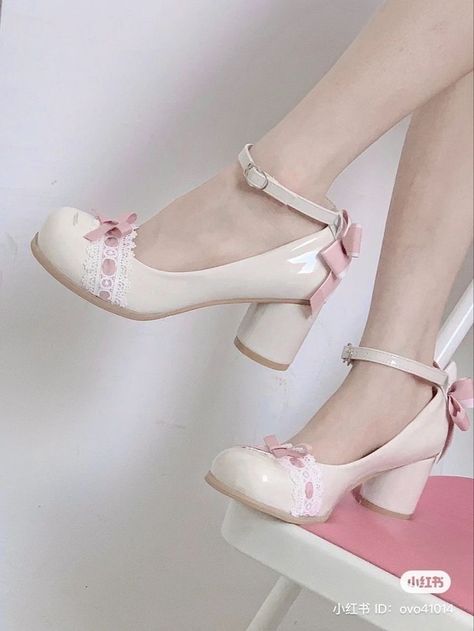 Cute Pink Shoes Girly, Coquette Shoes, Dr Mundo, Pretty Heels, Feminine Shoes, Glamour Vintage, Dr Shoes, Cute Shoes Heels, Kawaii Shoes