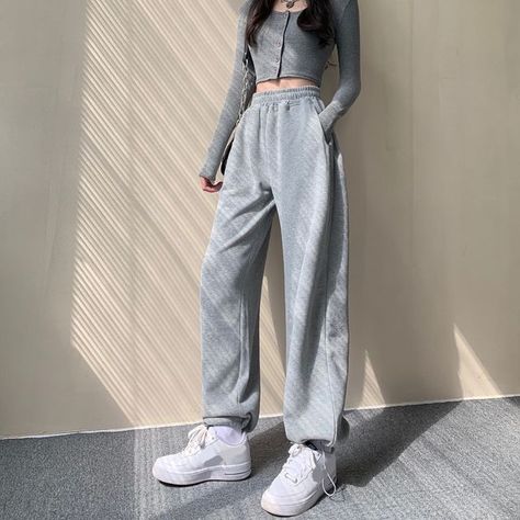 Gray Sports Pants, Joggers Outfit, Sports Pants, 가을 패션, Type Of Pants, Girl Style, Pants Straight, Spring And Autumn, Straight Pants