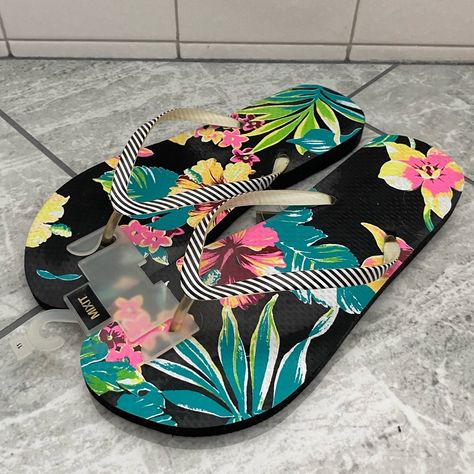 Tropical Maui Print Flip Flops Straps Are Striped Brand New! Printed Flip Flops, Maui, Women's Shoes Sandals, Flip Flops, Shoes Sandals, Black Pink, Women Shoes, Brand New, Pink