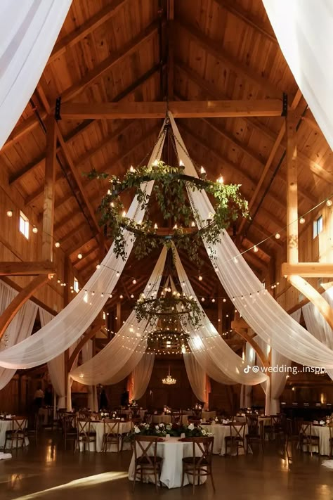 Cute Rustic Wedding Ideas, Wedding Decor Romantic Rustic, Fall Fairytale Wedding Theme, Garland On Chandelier Wedding, Ceremony Rustic Wedding, Sage Green Wedding Venue Decorations, Classic Chic Wedding Decor, Big Wedding Decor, Wedding Guest Things To Do