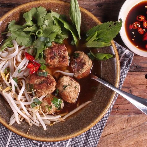 Vietnamese Pork Meatball Pho Meatball Pho, Vietnamese Pork Meatballs, Vietnamese Meatballs, Pho Soup Recipe, Pork Meatball, Bread Crumb Chicken, Onion Sprouts, Vietnamese Pork, Pho Recipe