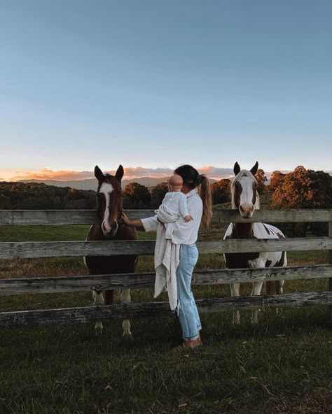 Caffeinated Cowgirl, Farm Vibes, Outfits Aesthetic Fall, Future Farms, Fall Outfits Aesthetic, Farm Lifestyle, Dream Farm, Dream Family, Ranch Life