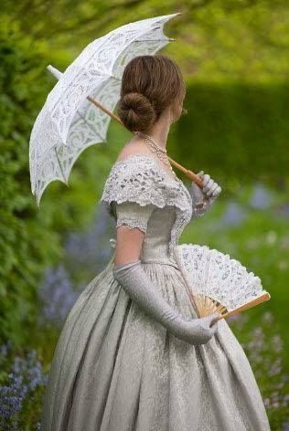 Victorian Era Dresses, Era Victoria, Gaun Abad Pertengahan, Debut Photoshoot, Royalty Aesthetic, Old Fashion Dresses, Edwardian Dress, Old Dresses, Retro Mode