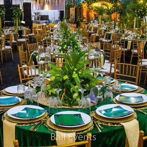 African Traditional Wedding Decoration, Nigerian Wedding Decor, Wedding Walkway, Igbo Traditional Wedding, Nigerian Traditional Wedding, Africa Wedding, Wedding Background Decoration, Dinner Party Decorations, Green Themed Wedding