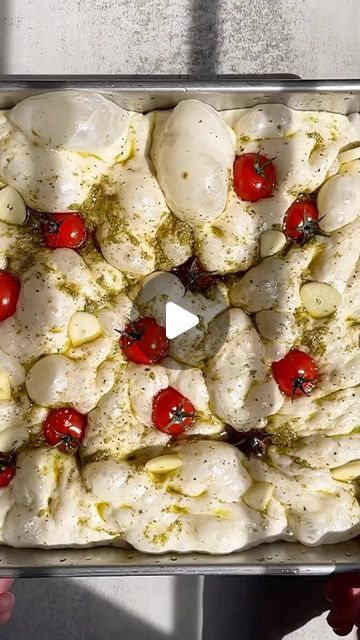 Facottia Bread, Focaccia Dip, Quick Focaccia Bread Recipe, No Knead Foccacia Bread, Foccacia Bread Recipes, Focaccia Bread Art, Make Focaccia, Focaccia Art, Home Made Puff Pastry