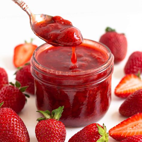 Strawberry Compote Recipe, Spaghetti Ice Cream, Strawberry Recipes Easy, Fruit Dips, Yummy Candy, Desserts Table, Fresh Strawberry Recipes, Homemade Strawberry Sauce, Compote Recipe