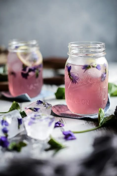 Violet Lemonade, Violet Syrup, Violet Recipes, Flowers Recipes, Edible Flowers Cake, Wild Violets, Edible Flowers Recipes, Best Lemonade, Lemon Poppyseed Cake