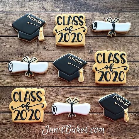 Graduation Cookies Decorated, Graduation Cap Cookies, Diploma Cookies, Cookies Personalized, Custom Treats, Graduation Party Desserts, Graduation Treats, High School Graduation Party Decorations, Graduation Desserts